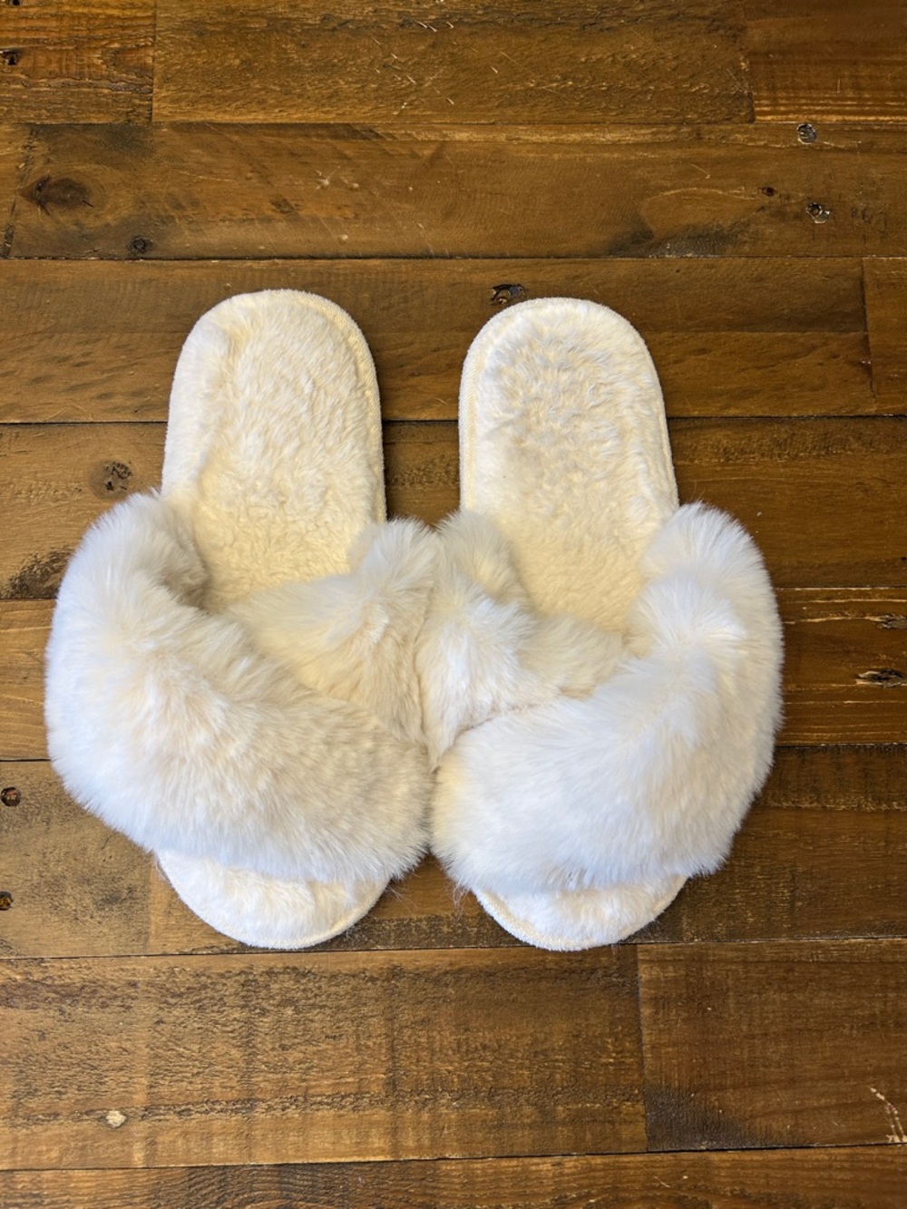 Cozy Faux Fur Slide Slippers in Cream